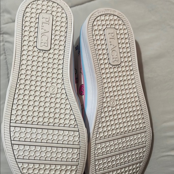 Place White and Pink Sneakers with Playful Prints - Picture 4 of 6